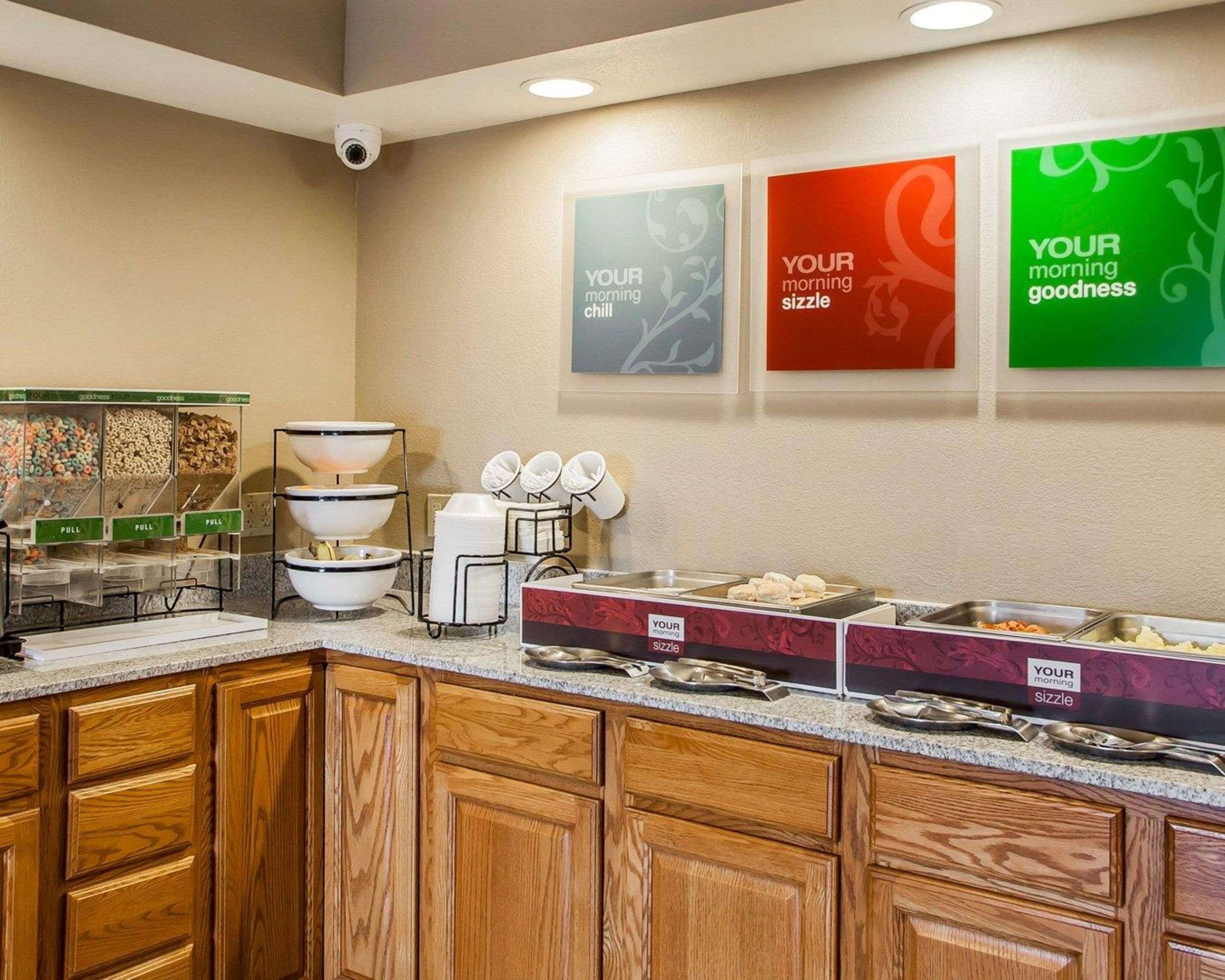 free buffet breakfast