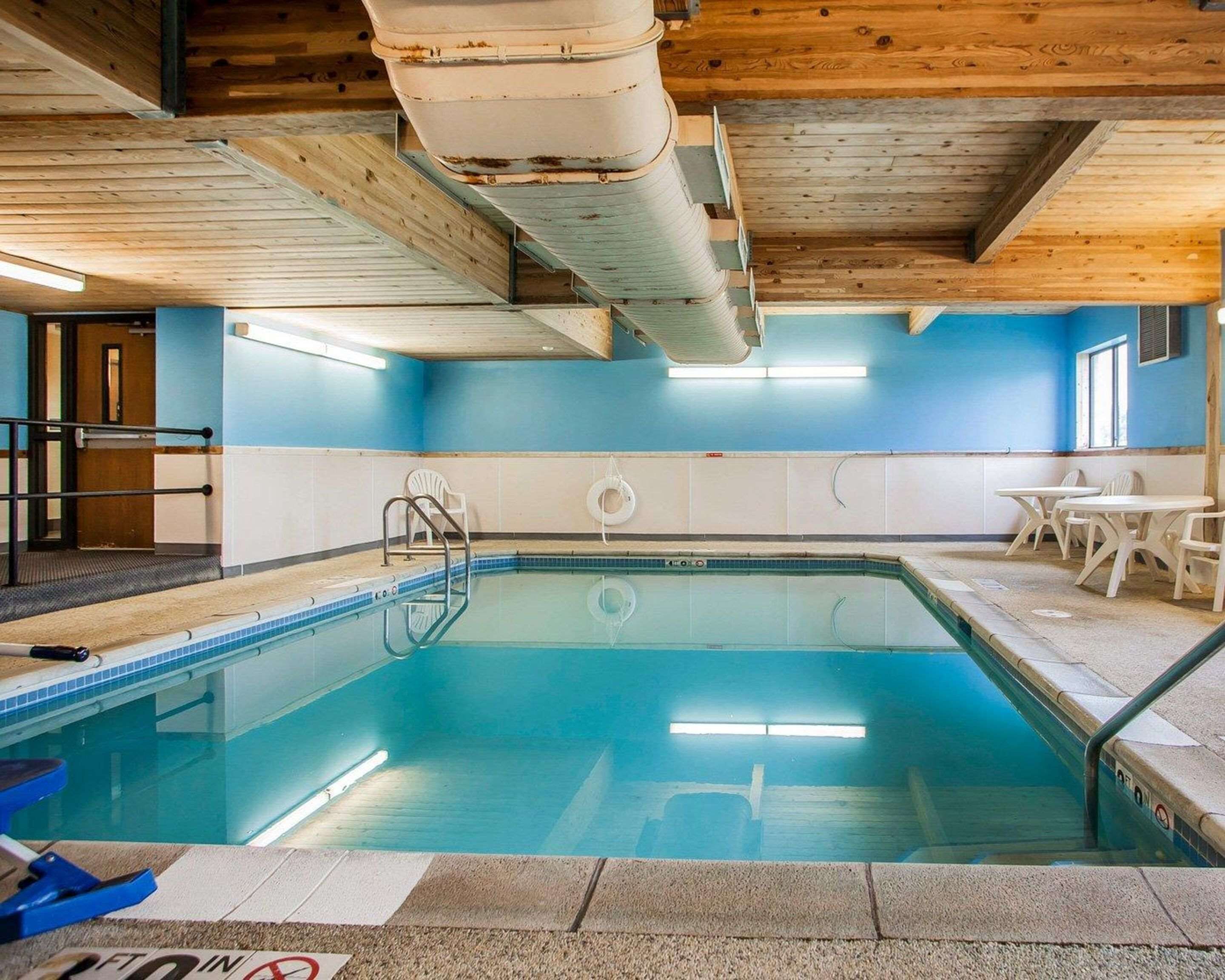 indoor pool, open 9:30 pm to 10:00 pm, pool loungers