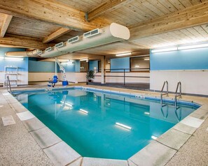 Indoor pool, sun loungers