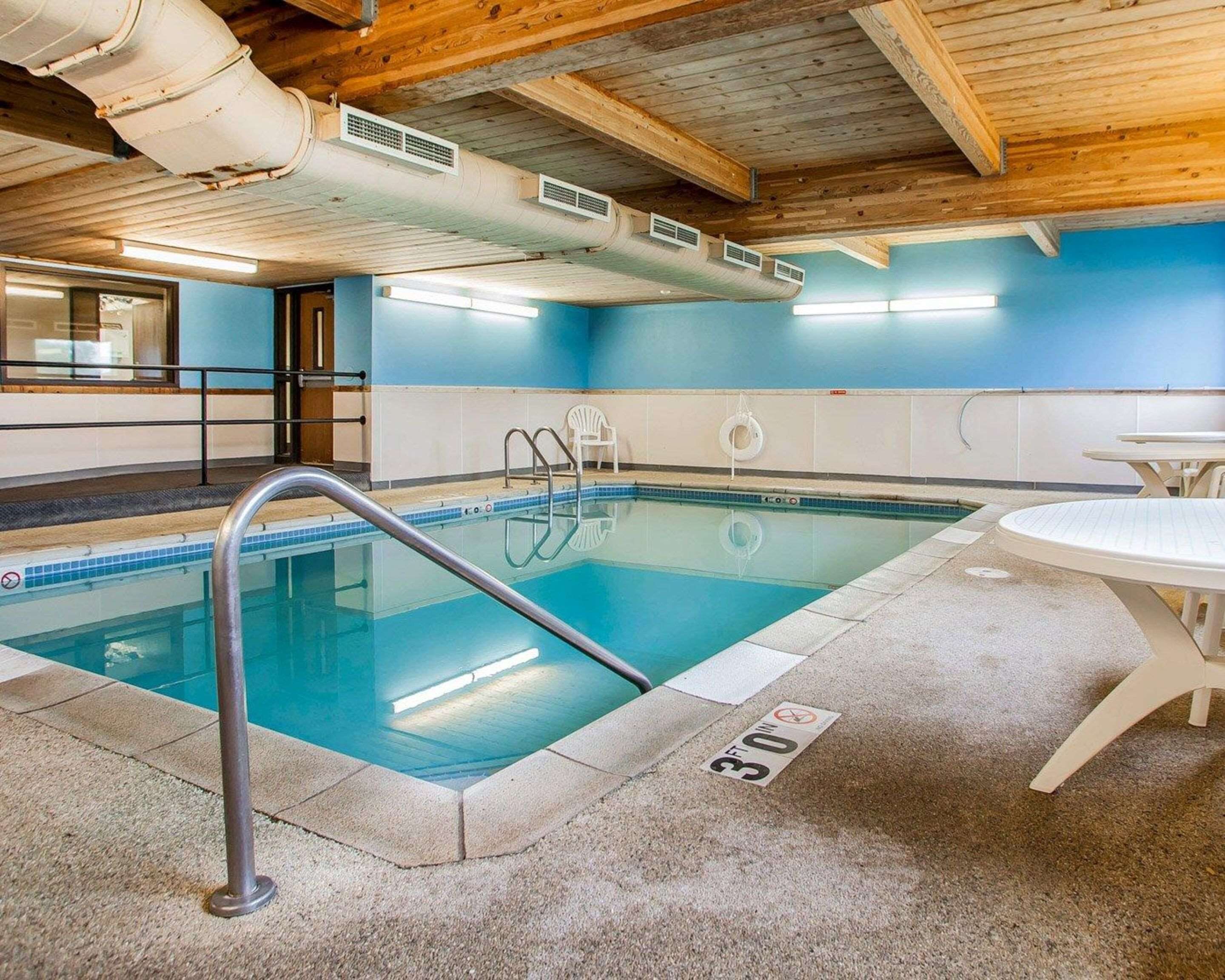 indoor pool, open 9:30 pm to 10:00 pm, pool loungers