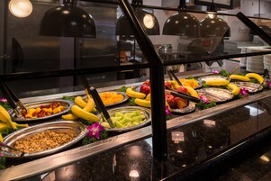 Desayuno buffet diario (USD 17 por persona)