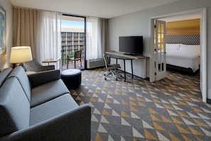 Suite, 1 cama de matrimonio grande con sofá cama | Colchones con acolchado adicional, caja fuerte, escritorio