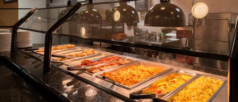 Tägliches Frühstücksbuffet (17 USD pro Person)