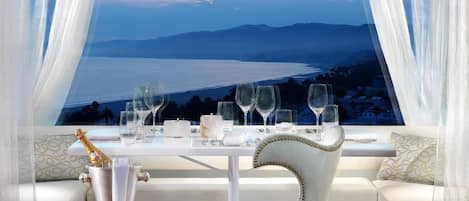 Breakfast, lunch, dinner served; Californian cuisine, ocean views