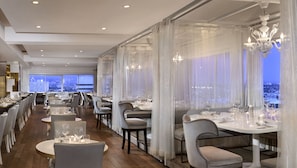 Breakfast, lunch, dinner served; Californian cuisine, ocean views 