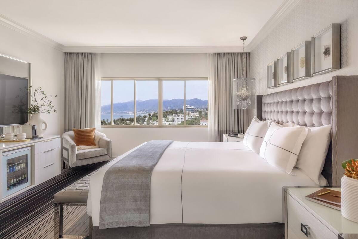 Egyptian cotton sheets, premium bedding, down comforters, pillowtop beds