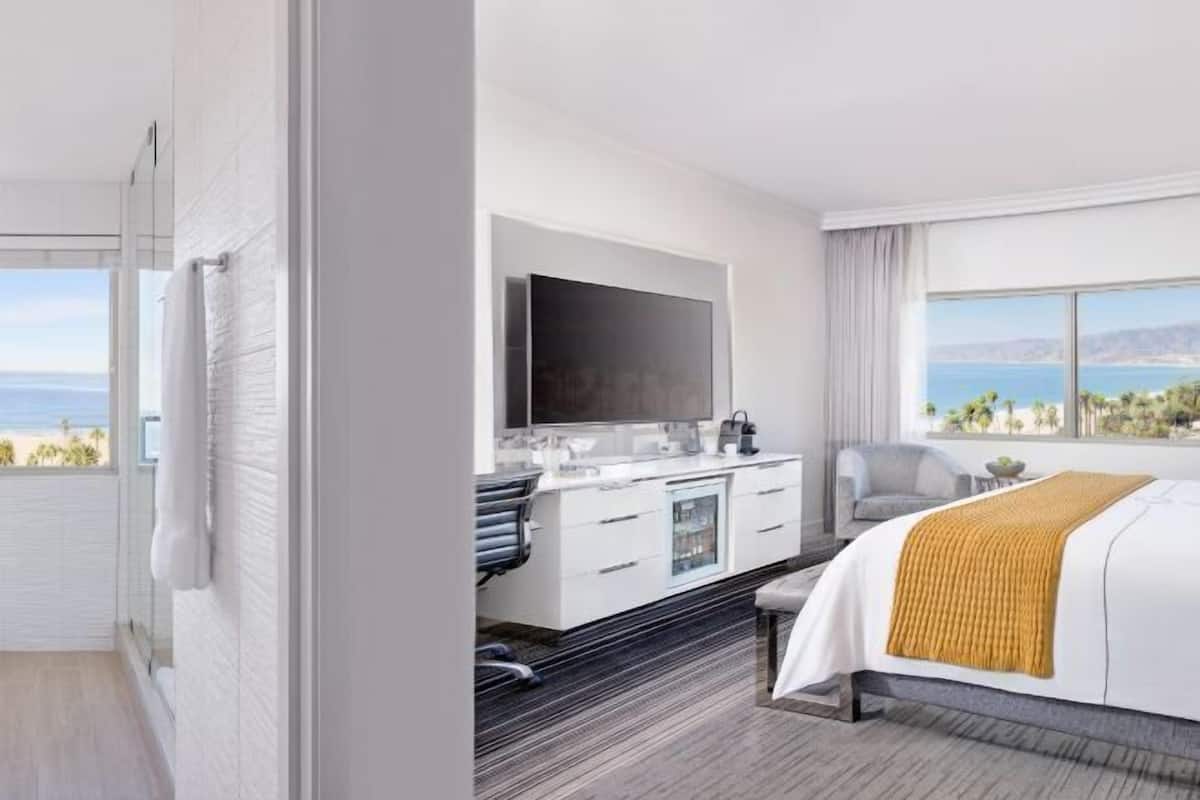 Egyptian cotton sheets, premium bedding, down duvets, pillow-top beds