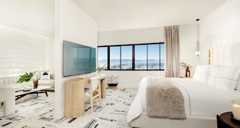 Malibu Suite, 1 Bedroom | Egyptian cotton sheets, premium bedding, down comforters, pillowtop beds at The Huntley Hotel