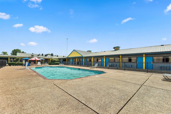 Seasonal outdoor pool