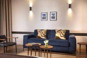 Junior Suite | Living room | Flat-screen TV - Hotel du Port (Nogent-sur-Marne)