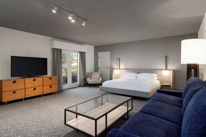 Suite, 1 King Bed | Premium bedding, Tempur-Pedic beds, in-room safe, desk