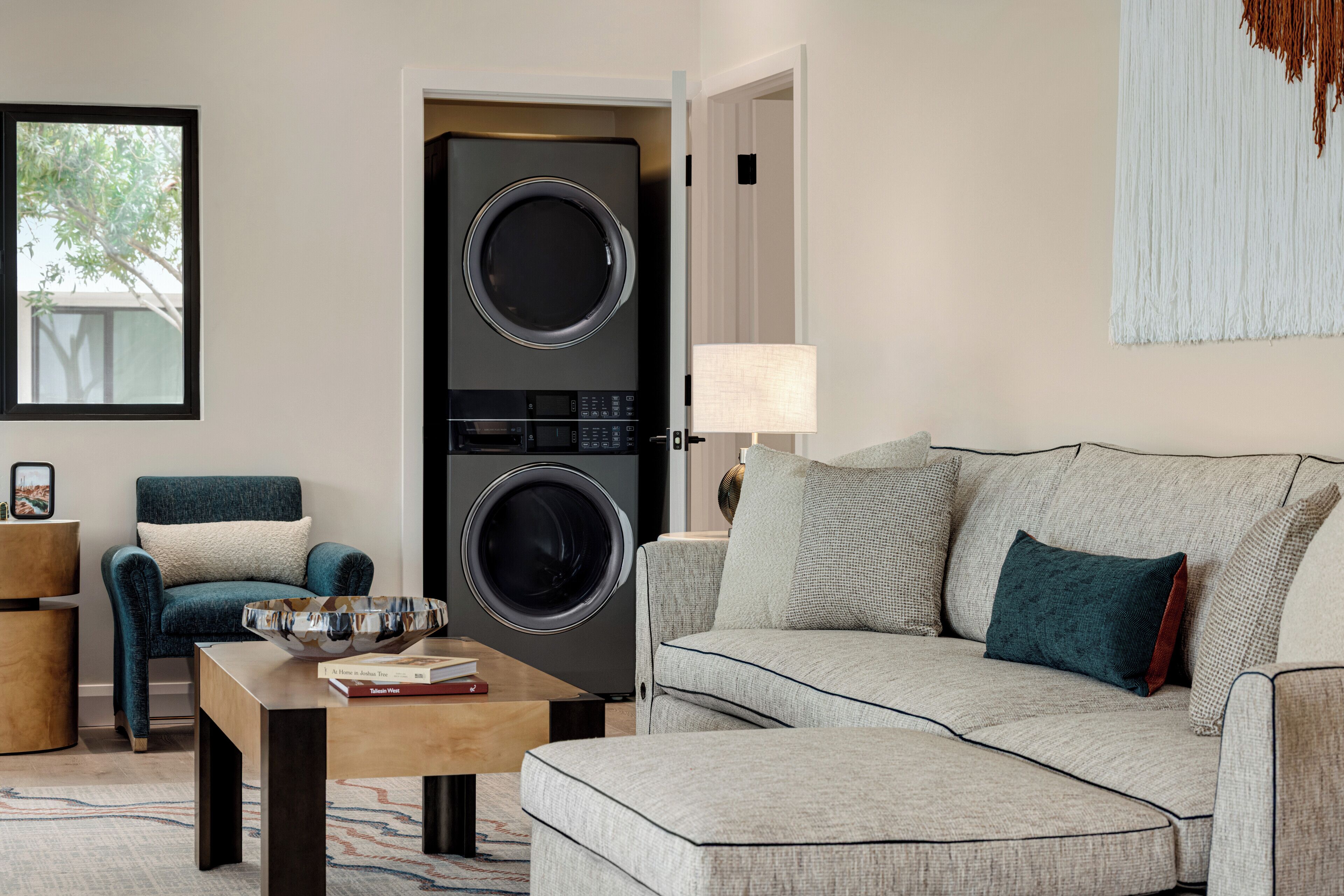 55-inch tv with cable channels, netflix, hulu