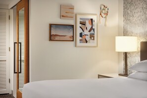 Premium bedding, Tempur-Pedic beds, in-room safe, desk - Hilton Scottsdale Resort & Villas (Scottsdale)