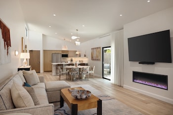 Premium bedding, Tempur-Pedic beds, in-room safe, desk at Hilton Scottsdale Resort & Villas