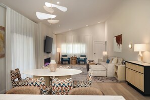 Premium bedding, Tempur-Pedic beds, in-room safe, desk - Hilton Scottsdale Resort & Villas (Scottsdale)