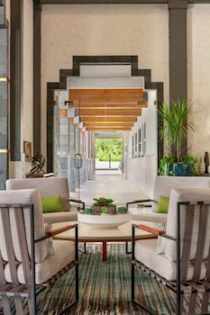 Hotel entrance and lobby at Hilton Scottsdale Resort & Villas