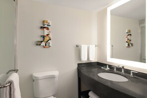 Combined shower/tub, hydromassage showerhead, designer toiletries - Hilton Scottsdale Resort & Villas (Scottsdale)