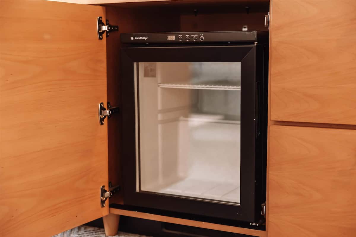 Bộ đồ giường cao cấp, nệm Tempur-Pedic, két bảo mật tại phòng, bàn