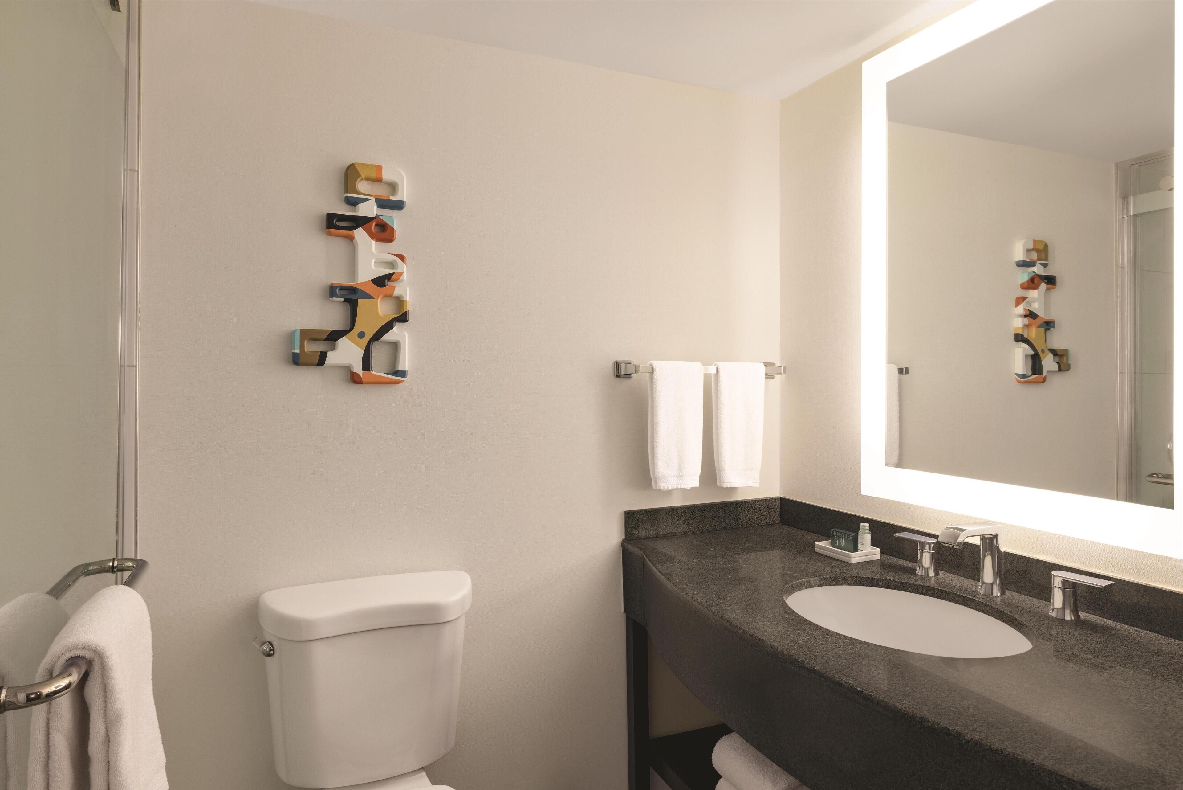 Tina con regadera y regadera con hidromasaje 