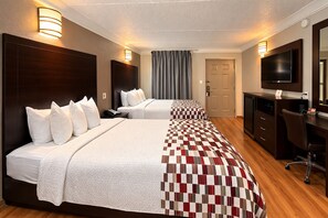 Skrivbord, arbetsyta för laptop och mörkläggningsgardiner