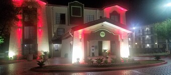 Red Roof Inn & Suites Houston - Hobby Airport