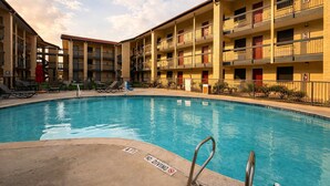 Unclassified image, 5 of 52, button - Red Roof Inn & Suites Houston - Hobby Airport (Houston)