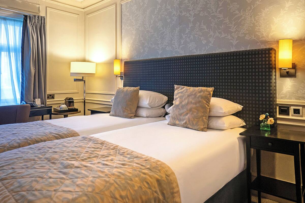 Twin Room | Hypo-allergenic bedding available, minibar, in-room safe