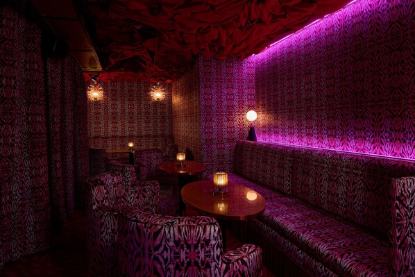 Cocktail bar
