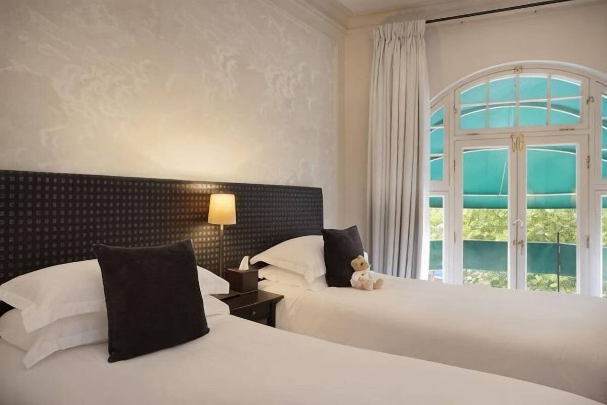 Hypo-allergenic bedding available, minibar, in-room safe