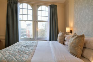Double Room | Hypo-allergenic bedding, minibar, in-room safe, blackout drapes
