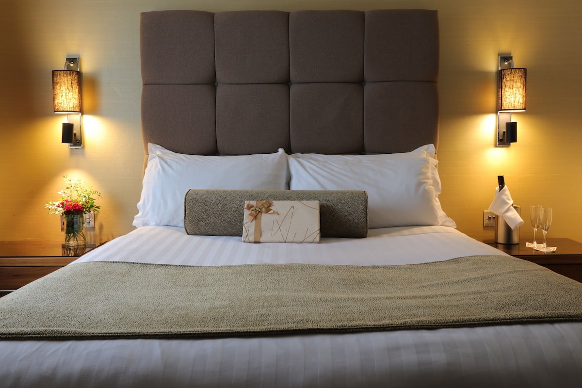 egyptian cotton sheets, down duvets, pillow-top beds, in-room safe