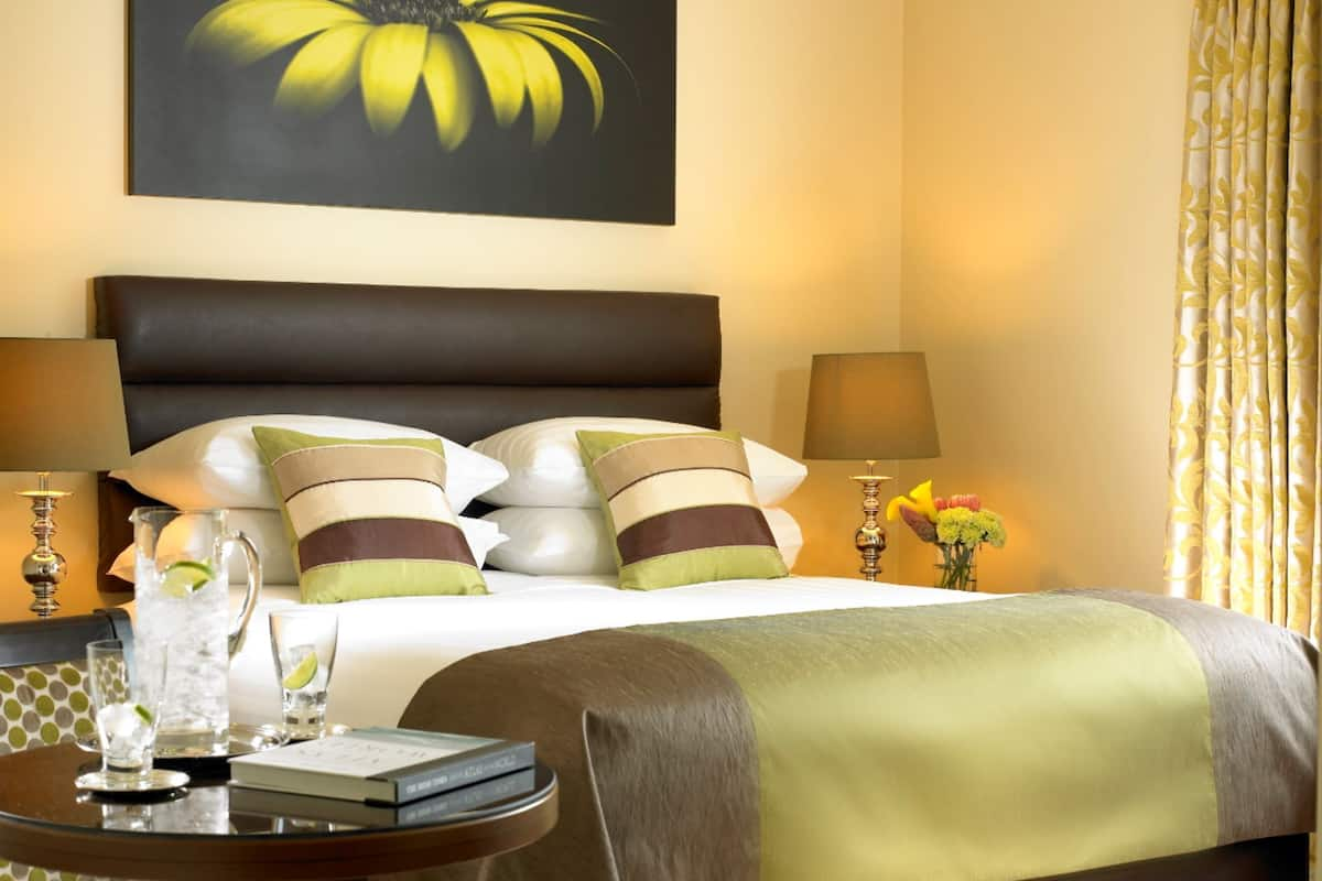 Egyptian cotton sheets, pillow-top beds, in-room safe