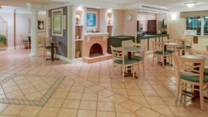 Dining - Days Inn by Wyndham Jacksonville Baymeadows (Jacksonville)