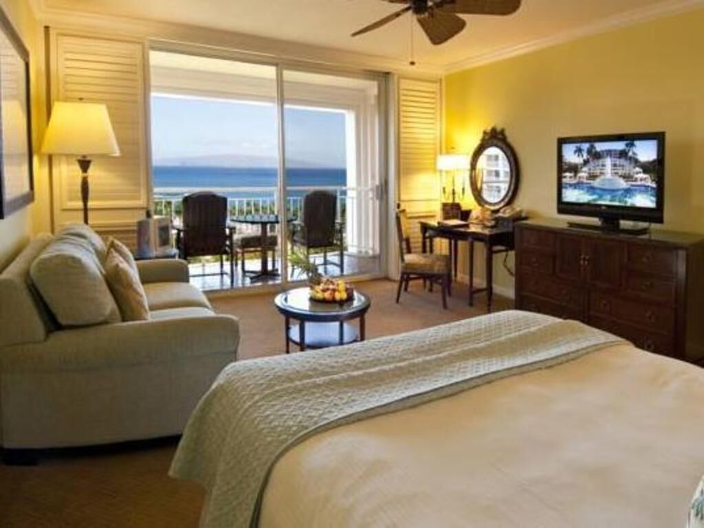 Premium bedding, in-room safe, desk, iron/ironing board