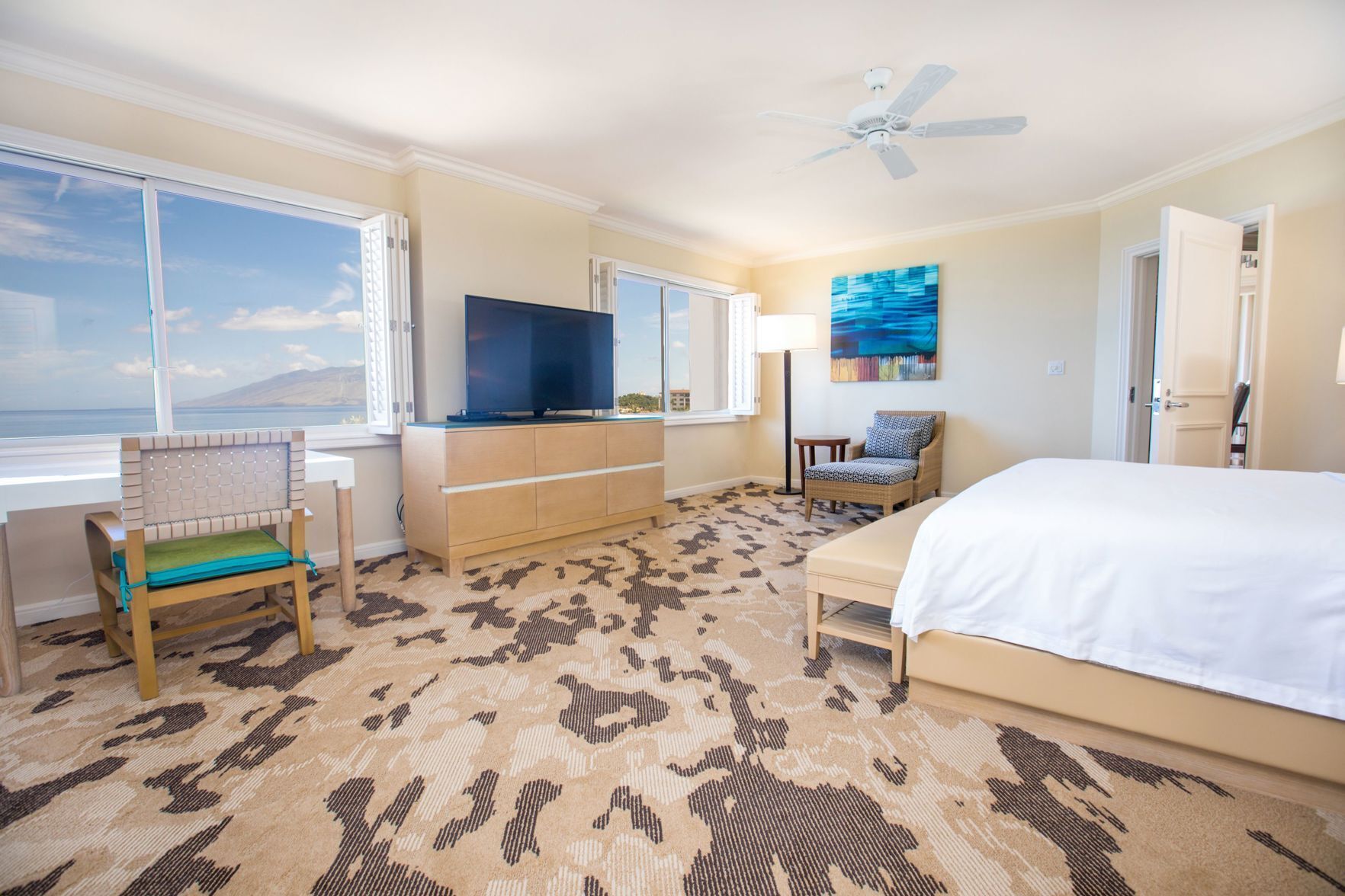 Premium bedding, in-room safe, desk, iron/ironing board