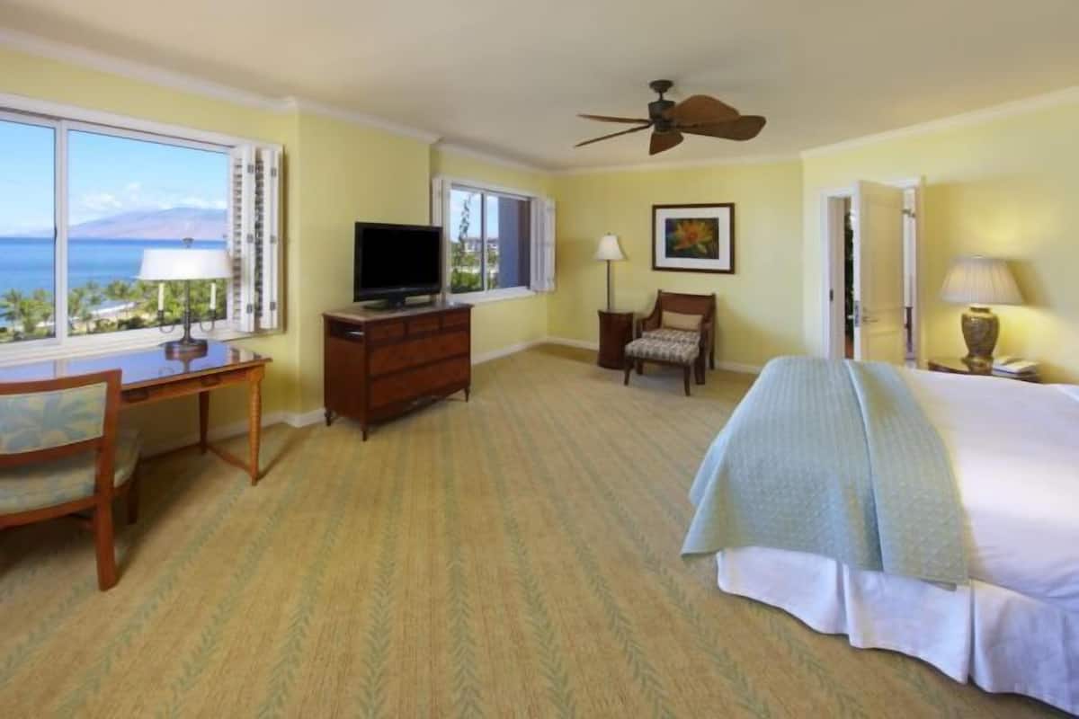 1 bedroom, premium bedding, in-room safe, desk