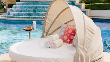 9 albercas al aire libre, camas balinesas (con cargo) y camastros