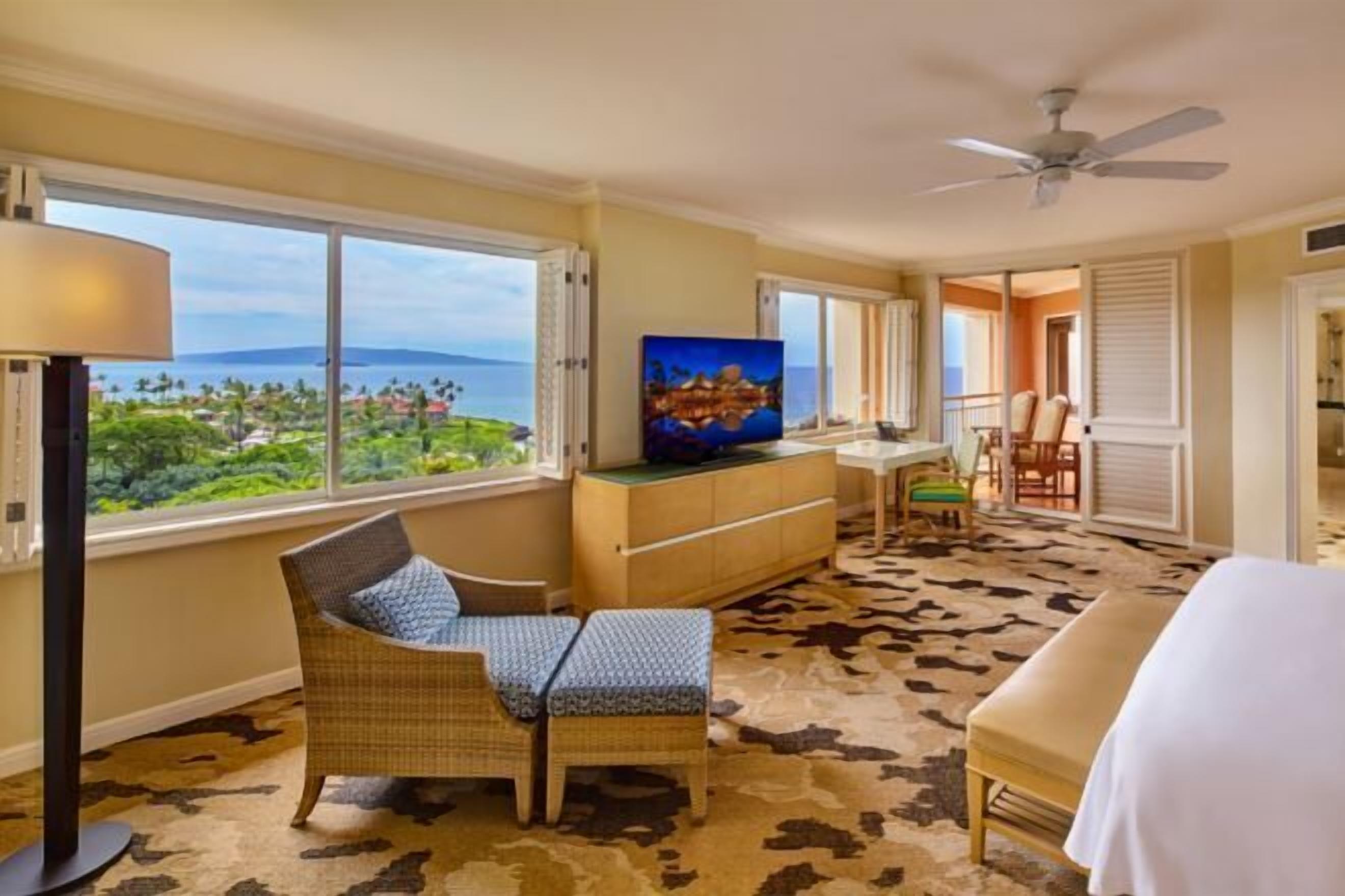 Hochwertige Bettwaren, Zimmersafe, Schreibtisch, Bügeleisen/Bügelbrett