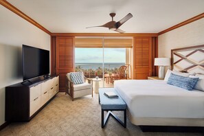 Royal-Suite, 1 Schlafzimmer, Zutritt zur Club Lounge, Meerblick (Napua) | Hochwertige Bettwaren, Zimmersafe, Schreibtisch, Bügeleisen/Bügelbrett