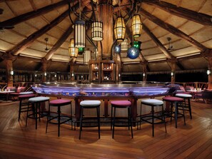 7 restaurants, breakfast served