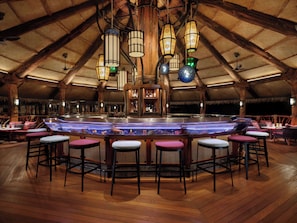 7 restaurants, breakfast served
