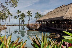 7 restaurantes, se sirve desayuno 