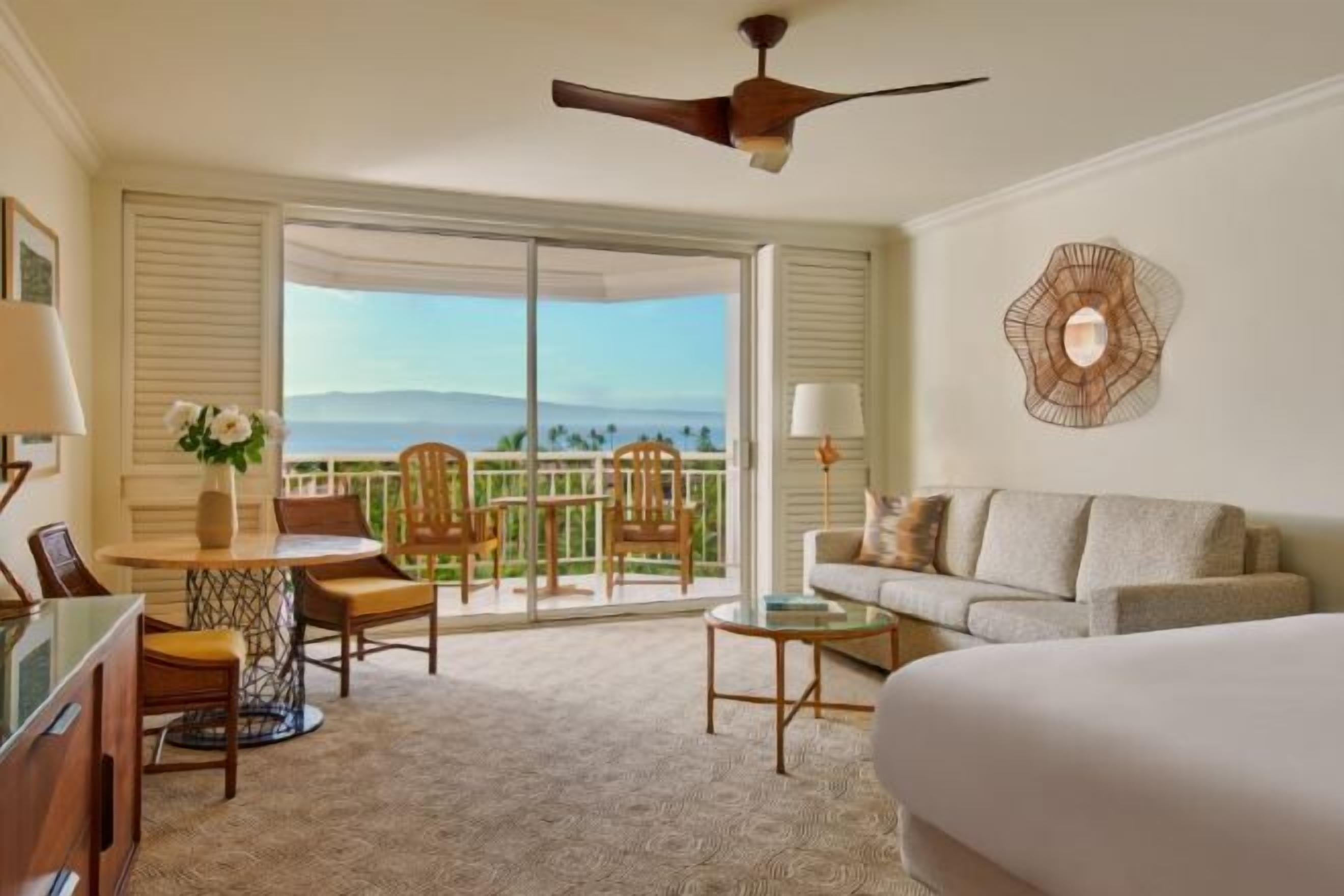 Hochwertige Bettwaren, Zimmersafe, Schreibtisch, Bügeleisen/Bügelbrett