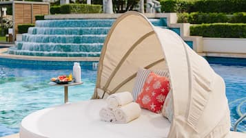 9 outdoor pools, pool cabanas (surcharge), pool loungers