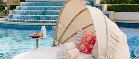 9 piscines extérieures, cabanas (supplément), chaises longues