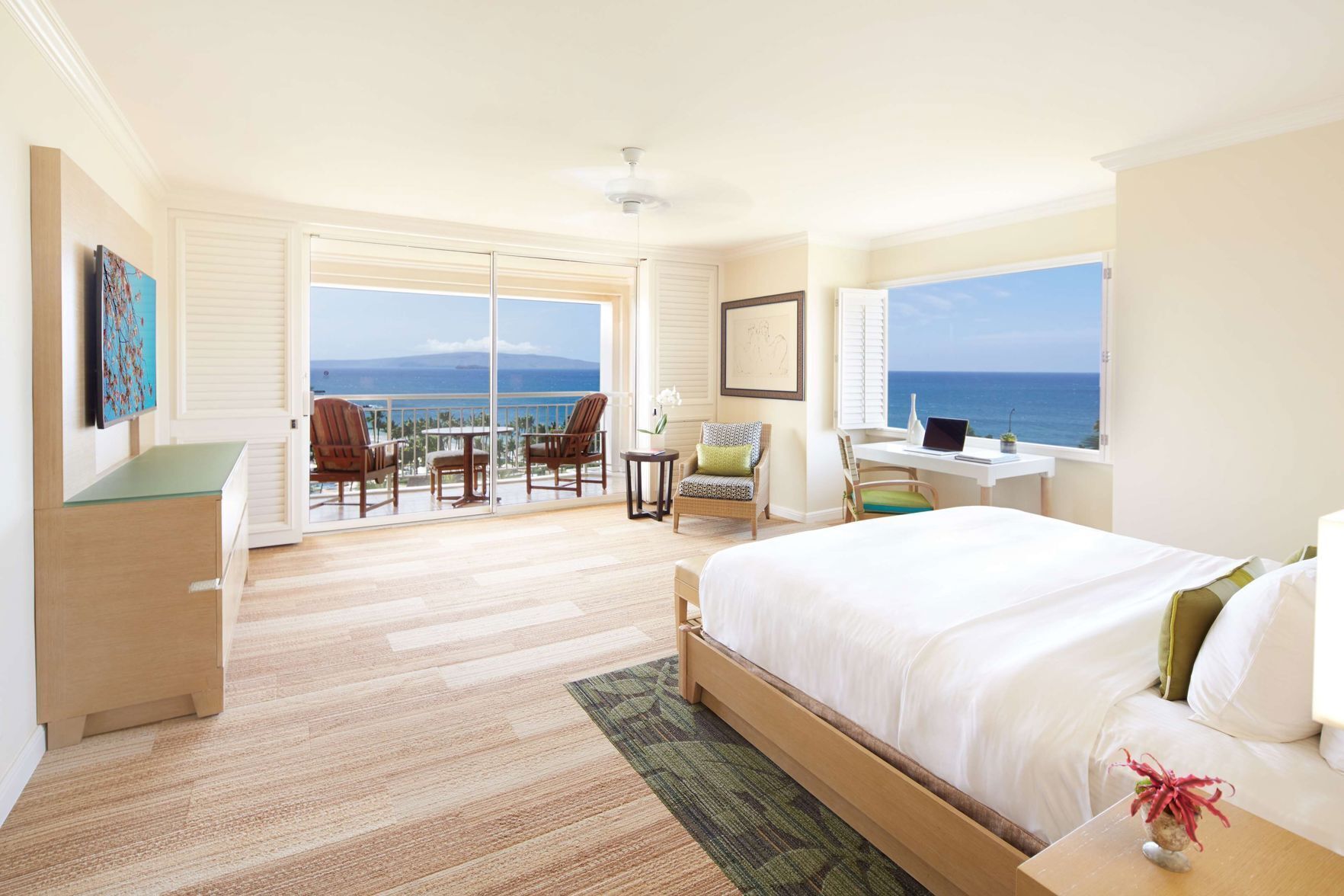 Premium bedding, in-room safe, desk, iron/ironing board