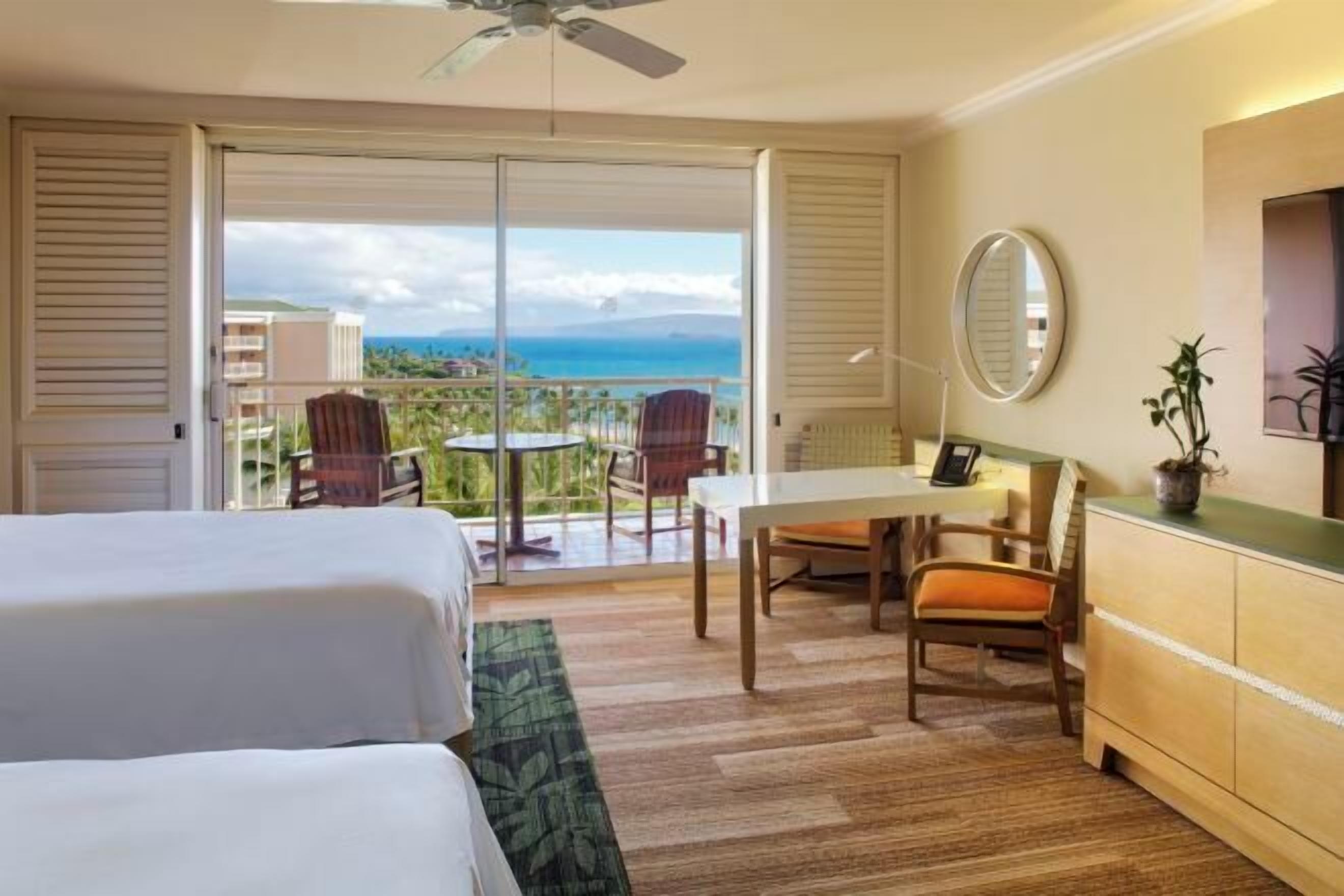 Hochwertige Bettwaren, Zimmersafe, Schreibtisch, Bügeleisen/Bügelbrett