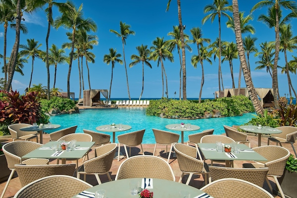 9 outdoor pools, cabanas (surcharge), sun loungers