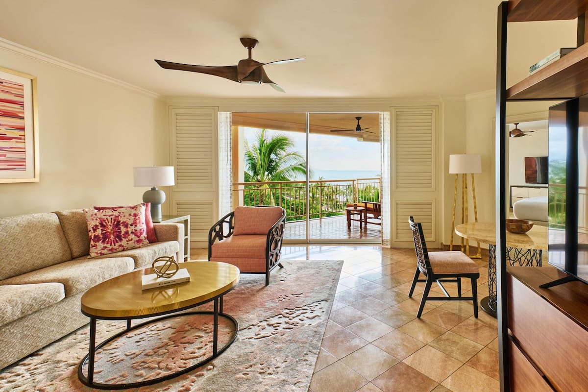 TV 65 pollici con canali digitali, tavolo da calcetto, film pay-per-view