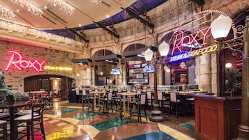 7 Restaurants; Frühstück, Mittagessen und Abendessen werden serviert